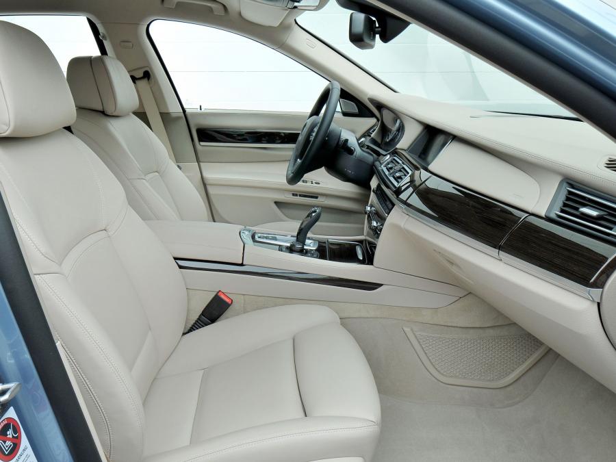  BMW ActiveHybrid 7 2012 года  (фото 2 из 16)